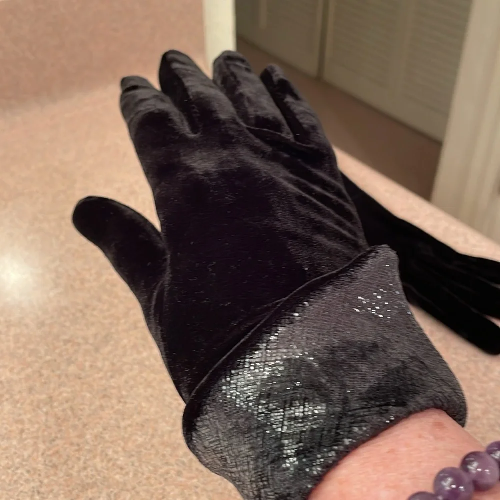 Chico’s velvet gloves